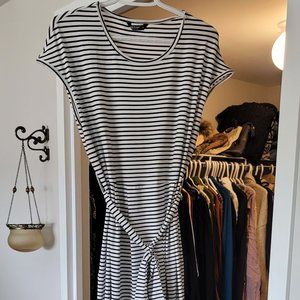 Spring/summer dress w belt